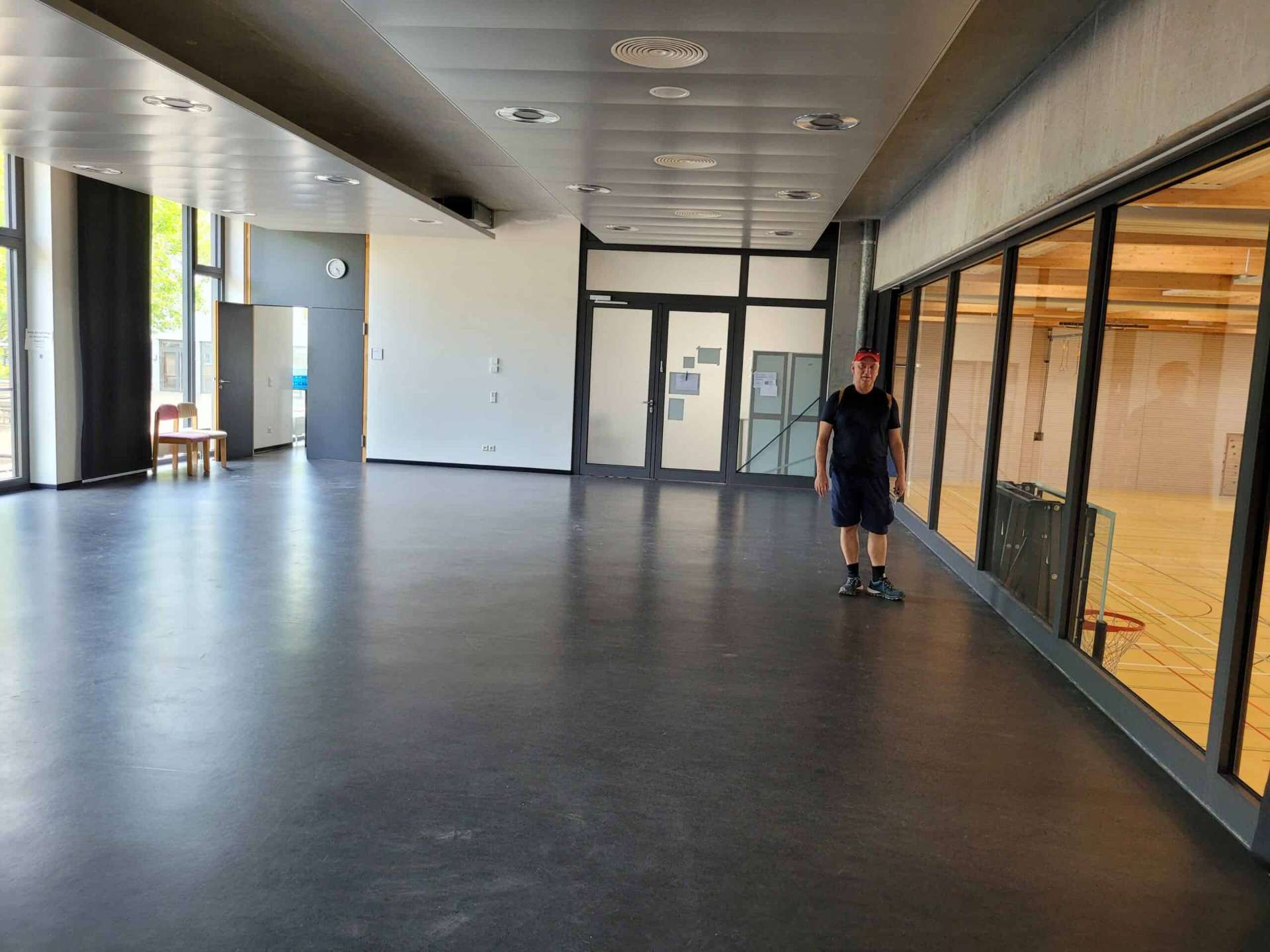 Blick zur Sporthalle